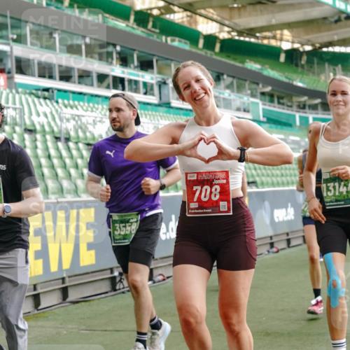 13.09.2026 - 21. swb-Marathon Bremen Michael Burmester http://msf.ph/oto/10425214 13.09.2026 13:24:27 Laufen im Stadion 137, 182, 213, 294, 324, 434, 505, 533, 548, 609, 708, 721, 723, 739, 743, 752, 892, 1273, 1331, 1463, 1471, 1491, 1504, 1515, 1597, 1598, 1746, 1830, 1944, 2095, 2211, 2252, 2267, 2271, 2286, 2312, 2323, 2354, 2433, 2445, 2465, 2475, 2483, 2495, 2497, 2503, 2506, 2554, 2571, 2644, 2768, 2776, 2833, 2896, 2936, 2968, 3005, 3142, 3211, 3252, 3282, 3288, 3289, 3292, 3298, 3306, 3312, 3347, 3364, 3381, 3390, 3395, 3423, 3447, 3559, 3727, 3770, 3819, 4231, 4466, 4467 meine-sportfotos.de