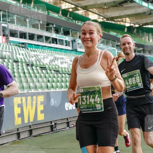 13.09.2026 - 21. swb-Marathon Bremen Michael Burmester http://msf.ph/oto/10425246 13.09.2026 13:24:28 Laufen im Stadion 137, 182, 213, 294, 324, 434, 505, 533, 548, 609, 708, 721, 723, 739, 743, 752, 1273, 1331, 1463, 1471, 1491, 1504, 1515, 1597, 1598, 1830, 1944, 2095, 2211, 2252, 2267, 2271, 2286, 2312, 2323, 2354, 2433, 2445, 2465, 2483, 2495, 2497, 2503, 2506, 2554, 2571, 2644, 2768, 2776, 2833, 2896, 2936, 2968, 3005, 3142, 3211, 3252, 3282, 3288, 3289, 3292, 3298, 3306, 3312, 3364, 3381, 3390, 3395, 3423, 3447, 3559, 3727, 3770, 3819, 4231, 4466, 4467 meine-sportfotos.de