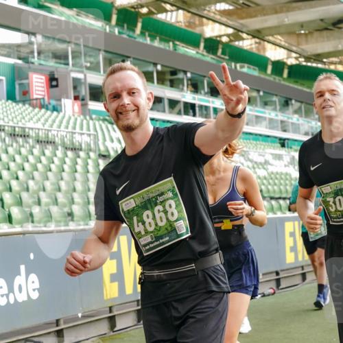 13.09.2026 - 21. swb-Marathon Bremen Michael Burmester http://msf.ph/oto/10425268 13.09.2026 13:24:28 Laufen im Stadion 137, 182, 213, 294, 324, 434, 505, 533, 548, 609, 708, 721, 723, 739, 743, 752, 1273, 1331, 1463, 1471, 1491, 1504, 1515, 1597, 1598, 1830, 1944, 2095, 2211, 2252, 2267, 2271, 2286, 2312, 2323, 2354, 2433, 2445, 2465, 2483, 2495, 2497, 2503, 2506, 2554, 2571, 2644, 2768, 2776, 2833, 2896, 2936, 2968, 3005, 3142, 3211, 3252, 3282, 3288, 3289, 3292, 3298, 3306, 3312, 3364, 3381, 3390, 3395, 3423, 3447, 3559, 3727, 3770, 3819, 4231, 4466, 4467 meine-sportfotos.de