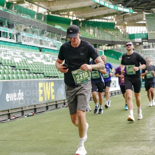 13.09.2026 - 21. swb-Marathon Bremen Michael Burmester http://msf.ph/oto/10425326 13.09.2026 13:01:39 Laufen im Stadion 150, 242, 282, 318, 440, 531, 651, 687, 722, 930, 936, 946, 1006, 1067, 1163, 1250, 1436, 1448, 1582, 1650, 1896, 1963, 2033, 2047, 2062, 2292, 2293, 2306, 2322, 2345, 2370, 2378, 2409, 2427, 2485, 2490, 2491, 2560, 2561, 2627, 2638, 2658, 2666, 2668, 2700, 2708, 2781, 2906, 2967, 2987, 3013, 3044, 3145, 3163, 3164, 3168, 3173, 3187, 3248, 3294, 3334, 3372, 3374, 3375, 3385, 3392, 3480, 3524, 3526, 3527, 3603, 3642, 3667, 3721, 3729, 3774, 3806, 3852, 3856, 4000, 4506 meine-sportfotos.de