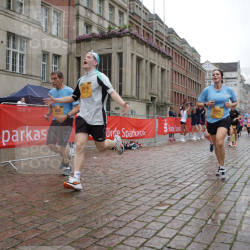 13.09.2026 - Kiel Lauf Yannick Fuchs http://msf.ph/oto/10425357 13.09.2026 11:02:09 Ziel 208, 540, 651, 709, 841, 845, 1651, 1660, 2451, 2778, 2895, 2902, 2958, 3443, 3942, 3977, 4848, 5465, 6332, 6407, 6408, 6998, 7244, 8218, 8793, 8974, 9448, 9738, 9856, 10020, 10531, 11466, 11546, 11959, 735, 1347, 1425, 2451, 2616, 2722, 2726, 2838, 2996, 3039, 3224, 3554, 3982, 4420, 5406, 5927, 6311, 6619, 6631, 6717, 7174, 7556, 8343, 8523, 8555, 8934, 9523, 9695, 10056, 10607, 11159, 11265, 11338, 11465, 11547, 484, 649, 2322, 7005, 9732 meine-sportfotos.de