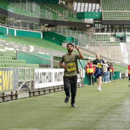 13.09.2026 - 21. swb-Marathon Bremen Michael Burmester http://msf.ph/oto/10425386 13.09.2026 10:47:58 Laufen im Stadion 10161, 10264, 10292, 10349, 10407, 10440, 10535, 10732, 10789, 10895, 10925, 10933, 10970, 11104, 11262, 11423, 11443, 11457, 11573, 11579, 11639, 11663, 11698, 12083, 12157, 12340, 12444, 12471, 12472, 12542, 12561, 10004, 10005, 10137, 10176, 10191, 10192, 10194, 10271, 10295, 10325, 10335, 10344, 10459, 10513, 10568, 10600, 10629, 10679, 10713, 10756, 10779, 10882, 10979, 10997, 10999, 11081, 11200, 11233, 11307, 11355, 12089 meine-sportfotos.de