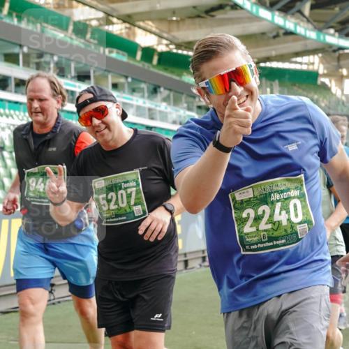 13.09.2026 - 21. swb-Marathon Bremen Michael Burmester http://msf.ph/oto/10425399 13.09.2026 13:24:34 Laufen im Stadion 137, 182, 213, 294, 324, 434, 505, 533, 548, 708, 721, 723, 739, 743, 752, 815, 818, 1273, 1463, 1471, 1491, 1504, 1515, 1561, 1597, 1598, 1830, 1944, 2059, 2095, 2211, 2252, 2267, 2271, 2286, 2312, 2323, 2354, 2445, 2465, 2483, 2495, 2497, 2503, 2506, 2554, 2571, 2644, 2752, 2768, 2776, 2833, 2896, 2936, 2968, 3005, 3142, 3211, 3259, 3282, 3288, 3289, 3292, 3298, 3306, 3312, 3329, 3364, 3381, 3390, 3395, 3423, 3447, 3727, 3770, 3819, 4466, 4467 meine-sportfotos.de