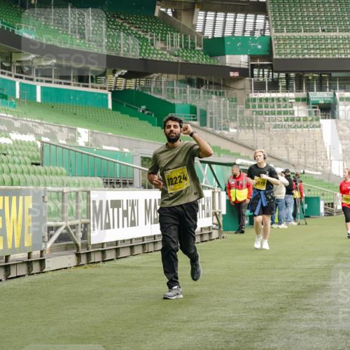 13.09.2026 - 21. swb-Marathon Bremen Michael Burmester http://msf.ph/oto/10425402 13.09.2026 10:47:58 Laufen im Stadion 10161, 10264, 10292, 10349, 10407, 10440, 10535, 10732, 10789, 10895, 10925, 10933, 10970, 11104, 11262, 11423, 11443, 11457, 11573, 11579, 11639, 11663, 11698, 12083, 12157, 12340, 12444, 12471, 12472, 12542, 12561, 10004, 10005, 10137, 10176, 10191, 10192, 10194, 10271, 10295, 10325, 10335, 10344, 10459, 10513, 10568, 10600, 10629, 10679, 10713, 10756, 10779, 10882, 10979, 10997, 10999, 11081, 11200, 11233, 11307, 11355, 12089 meine-sportfotos.de