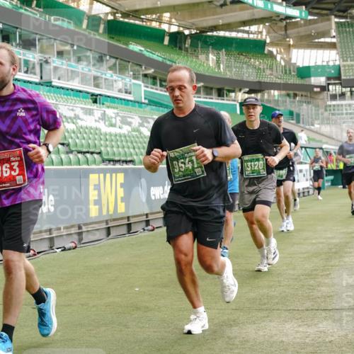 13.09.2026 - 21. swb-Marathon Bremen Michael Burmester http://msf.ph/oto/10425409 13.09.2026 13:01:43 Laufen im Stadion 150, 242, 282, 318, 440, 531, 687, 722, 930, 936, 946, 1006, 1067, 1163, 1250, 1436, 1448, 1582, 1650, 1896, 2033, 2047, 2062, 2292, 2322, 2345, 2370, 2378, 2409, 2427, 2485, 2490, 2491, 2560, 2561, 2627, 2638, 2658, 2666, 2668, 2700, 2708, 2781, 2906, 2967, 2987, 3013, 3044, 3145, 3163, 3164, 3168, 3173, 3187, 3248, 3294, 3334, 3372, 3374, 3375, 3385, 3392, 3524, 3526, 3527, 3603, 3642, 3667, 3721, 3774, 3806, 3852, 3856, 4000, 4506 meine-sportfotos.de