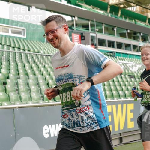 13.09.2026 - 21. swb-Marathon Bremen Michael Burmester http://msf.ph/oto/10425472 13.09.2026 13:24:37 Laufen im Stadion 137, 182, 213, 294, 324, 434, 505, 533, 548, 721, 723, 739, 743, 752, 815, 818, 1273, 1463, 1471, 1491, 1504, 1515, 1561, 1597, 1598, 1830, 1944, 2059, 2095, 2211, 2252, 2267, 2271, 2286, 2312, 2323, 2354, 2445, 2465, 2483, 2495, 2497, 2503, 2506, 2554, 2571, 2591, 2644, 2752, 2768, 2776, 2833, 2878, 2896, 2936, 2968, 3005, 3142, 3211, 3259, 3282, 3288, 3289, 3292, 3298, 3306, 3312, 3329, 3364, 3381, 3390, 3395, 3423, 3447, 3727, 3770, 3819, 4466 meine-sportfotos.de