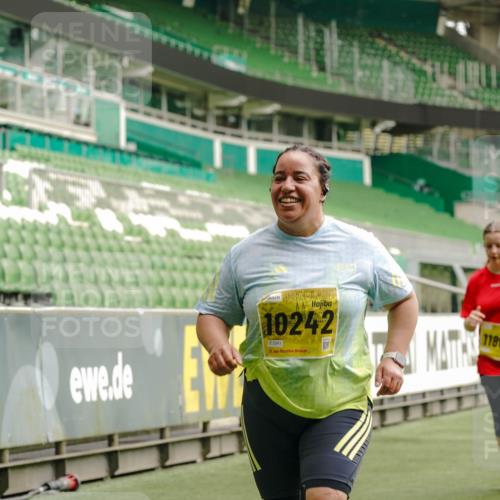 13.09.2026 - 21. swb-Marathon Bremen Michael Burmester http://msf.ph/oto/10425559 13.09.2026 10:48:09 Laufen im Stadion 10264, 10292, 10349, 10407, 10440, 10732, 10789, 10925, 10933, 11104, 11262, 11423, 11443, 11541, 11573, 11579, 11639, 11663, 11698, 11980, 12083, 12157, 12340, 12444, 12471, 12472, 12542, 12561, 10137, 10176, 10191, 10192, 10194, 10202, 10242, 10295, 10325, 10335, 10344, 10430, 10459, 10513, 10524, 10568, 10600, 10629, 10679, 10713, 10756, 10779, 10882, 10979, 10997, 10999, 11081, 11200, 11233, 11307, 11355, 12089, 12153 meine-sportfotos.de