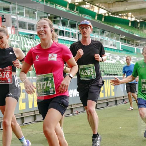 13.09.2026 - 21. swb-Marathon Bremen Michael Burmester http://msf.ph/oto/10425673 13.09.2026 13:01:54 Laufen im Stadion 150, 242, 282, 318, 440, 531, 687, 722, 930, 936, 946, 1006, 1067, 1163, 1250, 1436, 1448, 1582, 1896, 2033, 2047, 2062, 2292, 2345, 2364, 2370, 2378, 2409, 2427, 2485, 2490, 2491, 2560, 2561, 2627, 2638, 2658, 2666, 2668, 2700, 2708, 2781, 2967, 2987, 3013, 3044, 3163, 3164, 3168, 3173, 3187, 3248, 3258, 3294, 3334, 3372, 3374, 3375, 3385, 3392, 3524, 3526, 3527, 3603, 3642, 3667, 3721, 3774, 3806, 3852, 3856, 3893, 4000, 4506, 4558 meine-sportfotos.de