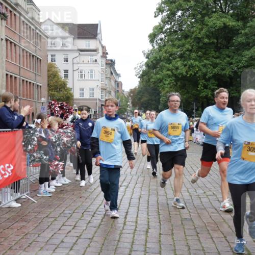 13.09.2026 - Kiel Lauf Yannick Fuchs http://msf.ph/oto/10425678 13.09.2026 09:46:15 Ziel 442, 2482, 3052, 3954, 4918, 5855, 5955, 6732, 7015, 7308, 8125, 10117, 10685, 10898, 11076, 11078, 11316, 557, 1415, 1418, 2127, 2482, 2788, 3025, 3142, 3301, 3974, 4413, 4569, 4909, 4910, 4918, 5234, 5511, 5757, 5829, 7202, 7572, 7911, 7924, 8244, 8611, 8859, 9841, 10036, 10142, 10203, 10392, 10445, 10719, 12374, 12841, 167, 181, 288, 3361, 6355, 6577, 6857, 7439, 9832, 10177, 10913, 10946, 11859, 11861, 12173, 12495, 12621, 1023, 3025, 8126 meine-sportfotos.de
