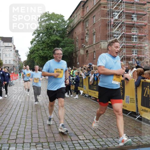 13.09.2026 - Kiel Lauf Yannick Fuchs http://msf.ph/oto/10425711 13.09.2026 09:46:16 Ziel 442, 3052, 3954, 5855, 5955, 6732, 7015, 7308, 8125, 10117, 10685, 10898, 11076, 11078, 11316, 12495, 557, 1415, 1418, 2127, 2482, 2788, 3025, 3142, 3301, 3974, 4413, 4569, 4909, 4910, 4918, 5234, 5511, 5757, 5829, 7202, 7572, 7911, 7924, 8244, 8611, 8859, 9841, 10036, 10142, 10203, 10392, 10445, 10719, 12374, 12841, 167, 181, 288, 3361, 6355, 6577, 6857, 7439, 9832, 10177, 10913, 10946, 11859, 11861, 12173, 12552, 12621, 1023, 3025, 8126 meine-sportfotos.de