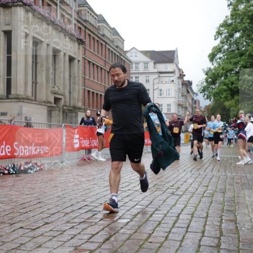13.09.2026 - Kiel Lauf Yannick Fuchs http://msf.ph/oto/10425786 13.09.2026 11:03:10 Ziel 986, 1635, 1923, 2975, 3621, 3635, 3912, 4478, 4757, 5893, 5998, 6319, 6669, 6768, 8130, 8136, 8204, 8782, 9059, 9063, 9070, 9202, 9663, 9819, 10999, 11736, 12550, 415, 1095, 1298, 2055, 2796, 3207, 3513, 3947, 4478, 4562, 4648, 4781, 4984, 4986, 5046, 5479, 5712, 6071, 6483, 6548, 6934, 6969, 6974, 7968, 8084, 8914, 9108, 10165, 10648, 10664, 10999, 11064, 11255, 11717, 11736, 11846, 697, 2254, 2724, 2846, 2878, 3744, 4074, 4658, 4854, 6224, 6341, 7282, 7656, 3670 meine-sportfotos.de