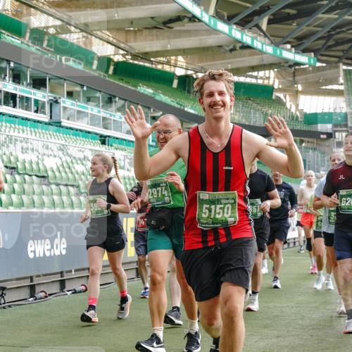 13.09.2026 - 21. swb-Marathon Bremen Michael Burmester http://msf.ph/oto/10425924 13.09.2026 13:24:53 Laufen im Stadion 137, 182, 213, 294, 324, 434, 505, 543, 548, 721, 723, 739, 743, 752, 815, 818, 966, 1273, 1410, 1443, 1459, 1463, 1471, 1491, 1504, 1515, 1561, 1597, 1598, 1830, 1944, 1953, 2058, 2059, 2095, 2211, 2252, 2267, 2271, 2286, 2308, 2312, 2323, 2354, 2445, 2465, 2483, 2495, 2497, 2503, 2506, 2554, 2571, 2591, 2644, 2752, 2762, 2768, 2776, 2833, 2878, 2896, 2936, 2968, 2981, 3005, 3142, 3211, 3259, 3282, 3288, 3289, 3292, 3298, 3306, 3312, 3329, 3364, 3381, 3390, 3395, 3770 meine-sportfotos.de