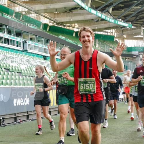 13.09.2026 - 21. swb-Marathon Bremen Michael Burmester http://msf.ph/oto/10425932 13.09.2026 13:24:53 Laufen im Stadion 137, 182, 213, 294, 324, 434, 505, 543, 548, 721, 723, 739, 743, 752, 815, 818, 966, 1273, 1410, 1443, 1459, 1463, 1471, 1491, 1504, 1515, 1561, 1597, 1598, 1830, 1944, 1953, 2058, 2059, 2095, 2211, 2252, 2267, 2271, 2286, 2308, 2312, 2323, 2354, 2445, 2465, 2483, 2495, 2497, 2503, 2506, 2554, 2571, 2591, 2644, 2752, 2762, 2768, 2776, 2833, 2878, 2896, 2936, 2968, 2981, 3005, 3142, 3211, 3259, 3282, 3288, 3289, 3292, 3298, 3306, 3312, 3329, 3364, 3381, 3390, 3395, 3770 meine-sportfotos.de