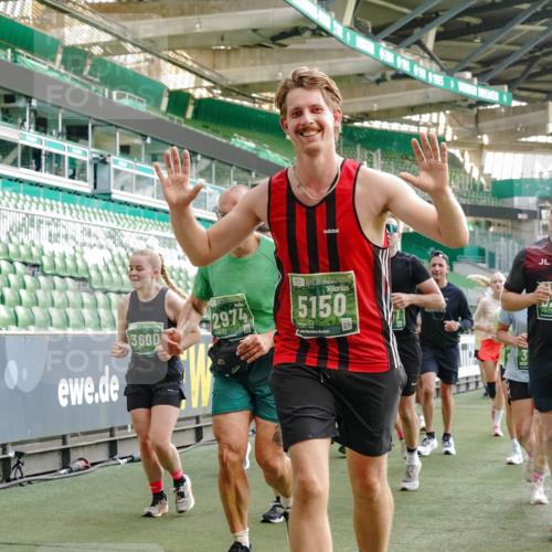 13.09.2026 - 21. swb-Marathon Bremen Michael Burmester http://msf.ph/oto/10425944 13.09.2026 13:24:53 Laufen im Stadion 137, 182, 213, 294, 324, 434, 505, 543, 548, 721, 723, 739, 743, 752, 815, 818, 966, 1273, 1410, 1443, 1459, 1463, 1471, 1491, 1504, 1515, 1561, 1597, 1598, 1830, 1944, 1953, 2058, 2059, 2095, 2211, 2252, 2267, 2271, 2286, 2308, 2312, 2323, 2354, 2445, 2465, 2483, 2495, 2497, 2503, 2506, 2554, 2571, 2591, 2644, 2752, 2762, 2768, 2776, 2833, 2878, 2896, 2936, 2968, 2981, 3005, 3142, 3211, 3259, 3282, 3288, 3289, 3292, 3298, 3306, 3312, 3329, 3364, 3381, 3390, 3395, 3770 meine-sportfotos.de