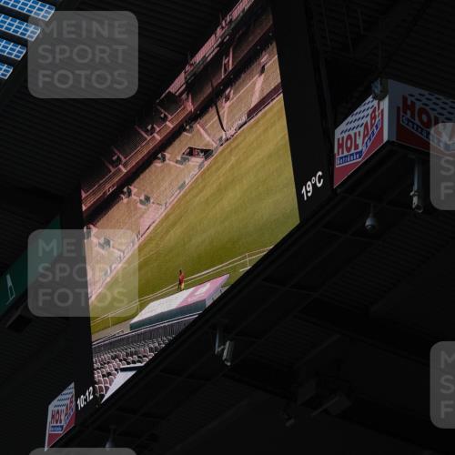 13.09.2026 - 21. swb-Marathon Bremen Michael Burmester http://msf.ph/oto/10425947 13.09.2026 10:12:53 Laufen im Stadion  meine-sportfotos.de