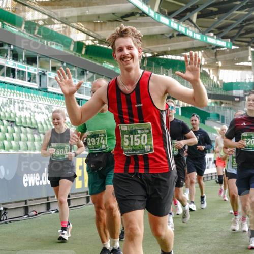 13.09.2026 - 21. swb-Marathon Bremen Michael Burmester http://msf.ph/oto/10425948 13.09.2026 13:24:53 Laufen im Stadion 137, 182, 213, 294, 324, 434, 505, 543, 548, 721, 723, 739, 743, 752, 815, 818, 966, 1273, 1410, 1443, 1459, 1463, 1471, 1491, 1504, 1515, 1561, 1597, 1598, 1830, 1944, 1953, 2058, 2059, 2095, 2211, 2252, 2267, 2271, 2286, 2308, 2312, 2323, 2354, 2445, 2465, 2483, 2495, 2497, 2503, 2506, 2554, 2571, 2591, 2644, 2752, 2762, 2768, 2776, 2833, 2878, 2896, 2936, 2968, 2981, 3005, 3142, 3211, 3259, 3282, 3288, 3289, 3292, 3298, 3306, 3312, 3329, 3364, 3381, 3390, 3395, 3770 meine-sportfotos.de