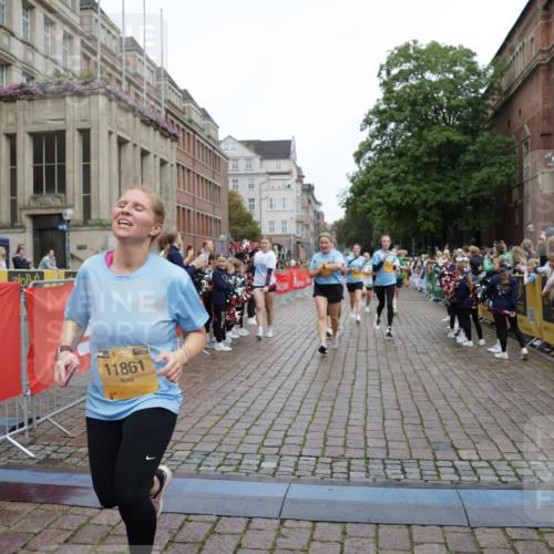 13.09.2026 - Kiel Lauf Yannick Fuchs http://msf.ph/oto/10425969 13.09.2026 09:46:31 Ziel 167, 181, 288, 3361, 6355, 6577, 6857, 7439, 9832, 10177, 10913, 10946, 11859, 11861, 12173, 12495, 12552, 12621, 442, 1415, 2482, 3052, 3954, 4909, 4910, 4918, 5234, 5855, 5955, 6732, 7015, 7308, 7911, 7924, 8125, 8244, 8611, 8859, 10117, 10203, 10685, 10719, 10898, 11076, 11078, 11316, 12495, 2527, 3033, 3035, 3808, 4087, 4906, 6048, 6638, 7190, 7213, 7446, 7675, 7754, 7921, 8409, 8887, 8929, 8994, 10322, 12725, 557, 1418, 2127, 3142, 3301, 5757, 5829, 7911, 7924 meine-sportfotos.de