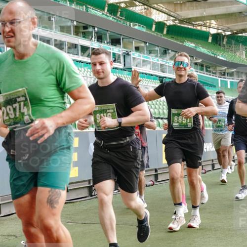 13.09.2026 - 21. swb-Marathon Bremen Michael Burmester http://msf.ph/oto/10425989 13.09.2026 13:24:55 Laufen im Stadion 137, 182, 213, 294, 324, 434, 505, 543, 548, 721, 723, 739, 743, 752, 815, 818, 966, 1273, 1410, 1443, 1459, 1463, 1471, 1491, 1504, 1515, 1561, 1597, 1598, 1830, 1944, 1953, 2058, 2059, 2095, 2211, 2252, 2267, 2271, 2286, 2298, 2308, 2312, 2323, 2354, 2445, 2465, 2483, 2495, 2497, 2503, 2506, 2554, 2571, 2591, 2644, 2752, 2762, 2768, 2776, 2833, 2878, 2896, 2936, 2968, 2981, 3005, 3142, 3211, 3259, 3282, 3288, 3289, 3292, 3298, 3306, 3312, 3329, 3364, 3381, 3390, 3395 meine-sportfotos.de