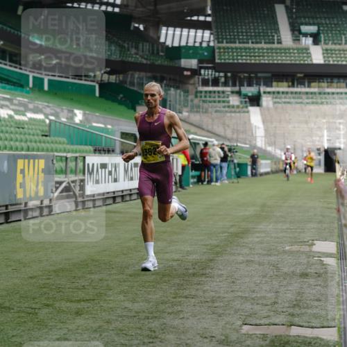 13.09.2026 - 21. swb-Marathon Bremen Michael Burmester http://msf.ph/oto/10426001 13.09.2026 10:14:32 Laufen im Stadion 13525 meine-sportfotos.de