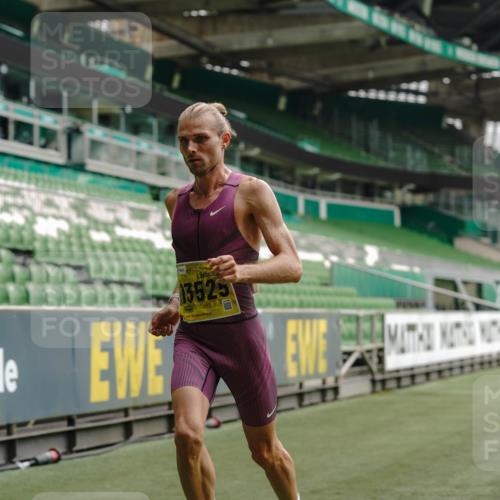 13.09.2026 - 21. swb-Marathon Bremen Michael Burmester http://msf.ph/oto/10426008 13.09.2026 10:14:33 Laufen im Stadion 13525 meine-sportfotos.de