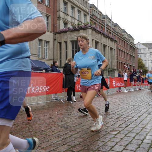13.09.2026 - Kiel Lauf Yannick Fuchs http://msf.ph/oto/10426045 13.09.2026 11:03:37 Ziel 1698, 2724, 3049, 3155, 3744, 4074, 4854, 5588, 5820, 6341, 6524, 6525, 6953, 8946, 9331, 9363, 9955, 12650, 697, 986, 1923, 2254, 2846, 2878, 2975, 3621, 3635, 3912, 4074, 4658, 4757, 4854, 5893, 5998, 6224, 6319, 6669, 6768, 6953, 7282, 7656, 8130, 8136, 8204, 8288, 8782, 8946, 9059, 9063, 9070, 9202, 9614, 9663, 9819, 10806, 12550, 643, 1089, 1505, 1699, 2262, 2807, 2930, 3120, 5377, 7205, 7413, 7764, 9180, 9581, 10567, 10856, 11172, 11930, 1095, 1635, 2796, 3513, 3635 meine-sportfotos.de