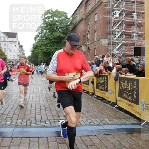 13.09.2026 - Kiel Lauf Yannick Fuchs http://msf.ph/oto/10426099 13.09.2026 09:46:39 Ziel 288, 2527, 3033, 3035, 4906, 6048, 6355, 6577, 7439, 7675, 7754, 8887, 8929, 8994, 9832, 10177, 10946, 12173, 12552, 167, 181, 442, 2482, 3052, 3361, 3954, 4918, 5855, 5955, 6732, 6857, 7015, 7308, 8125, 10117, 10203, 10685, 10898, 10913, 11076, 11078, 11316, 11859, 11861, 12495, 12621, 1402, 2718, 2759, 2779, 3808, 4087, 4238, 4940, 6074, 6207, 6638, 7190, 7213, 7446, 7731, 7921, 8409, 9141, 9385, 10301, 10322, 10731, 12622, 12725, 1415, 2482, 4909, 7924 meine-sportfotos.de