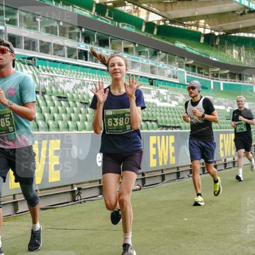 13.09.2026 - 21. swb-Marathon Bremen Michael Burmester http://msf.ph/oto/10426154 13.09.2026 13:02:06 Laufen im Stadion 150, 242, 282, 318, 440, 531, 687, 722, 930, 936, 946, 1006, 1067, 1163, 1250, 1436, 1448, 1582, 1896, 2033, 2047, 2062, 2276, 2292, 2345, 2364, 2370, 2378, 2409, 2421, 2485, 2490, 2491, 2560, 2561, 2627, 2638, 2658, 2666, 2668, 2779, 2781, 2967, 2987, 3013, 3044, 3114, 3163, 3164, 3187, 3248, 3258, 3294, 3334, 3372, 3374, 3375, 3385, 3392, 3496, 3524, 3526, 3527, 3576, 3585, 3603, 3642, 3667, 3721, 3806, 3852, 3893, 3938, 3983, 4000, 4133, 4506, 4558 meine-sportfotos.de