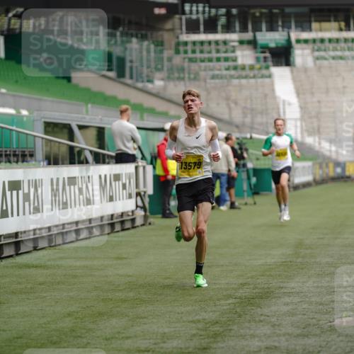13.09.2026 - 21. swb-Marathon Bremen Michael Burmester http://msf.ph/oto/10426185 13.09.2026 10:16:16 Laufen im Stadion 10597, 12272, 13501, 13515, 13517, 13525, 13542, 13547, 13567, 13579, 13623, 13627, 13635 meine-sportfotos.de