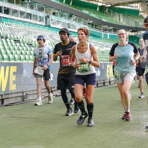13.09.2026 - 21. swb-Marathon Bremen Michael Burmester http://msf.ph/oto/10426197 13.09.2026 13:25:01 Laufen im Stadion 137, 182, 213, 294, 324, 505, 530, 543, 548, 721, 723, 739, 743, 752, 815, 818, 966, 1273, 1410, 1443, 1459, 1463, 1471, 1491, 1504, 1515, 1561, 1597, 1598, 1744, 1830, 1944, 1953, 2058, 2059, 2095, 2211, 2252, 2267, 2271, 2286, 2298, 2308, 2312, 2323, 2354, 2445, 2465, 2483, 2495, 2497, 2503, 2506, 2554, 2571, 2591, 2644, 2752, 2762, 2768, 2776, 2833, 2878, 2896, 2936, 2981, 3005, 3142, 3211, 3259, 3282, 3288, 3289, 3298, 3306, 3312, 3329, 3364, 3381, 3390, 3395 meine-sportfotos.de