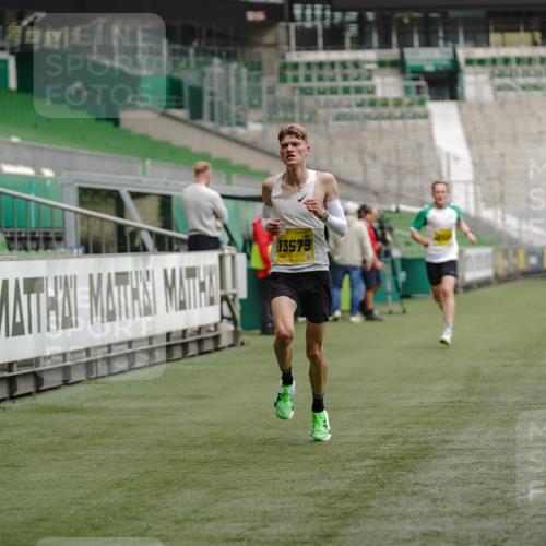 13.09.2026 - 21. swb-Marathon Bremen Michael Burmester http://msf.ph/oto/10426199 13.09.2026 10:16:16 Laufen im Stadion 10597, 12272, 13501, 13515, 13517, 13525, 13542, 13547, 13567, 13579, 13623, 13627, 13635 meine-sportfotos.de