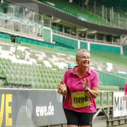 13.09.2026 - 21. swb-Marathon Bremen Michael Burmester http://msf.ph/oto/10426214 13.09.2026 10:49:28 Laufen im Stadion 10292, 10407, 10413, 10440, 10667, 10710, 10732, 10754, 10789, 10925, 11031, 11254, 11423, 11541, 11698, 11712, 11780, 11851, 11942, 11980, 12083, 12440, 12471, 12472, 12542, 12561, 10137, 10161, 10194, 10202, 10242, 10344, 10430, 10472, 10524, 10535, 10568, 10600, 10651, 10895, 10970, 10979, 11050, 11081, 11181, 11200, 11244, 11296, 11309, 11367, 11457, 11529, 11530, 11546, 11573, 11574, 11579, 11675, 11709, 11760, 11821, 12089, 12153, 12177, 12178 meine-sportfotos.de