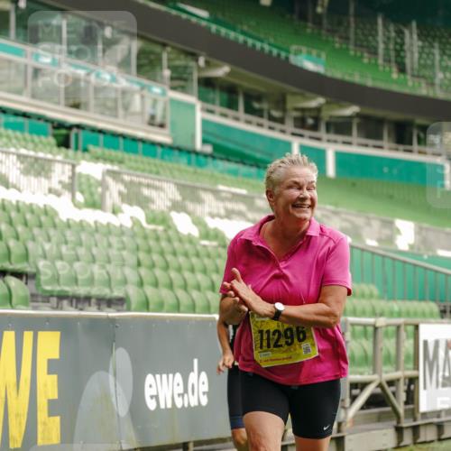 13.09.2026 - 21. swb-Marathon Bremen Michael Burmester http://msf.ph/oto/10426225 13.09.2026 10:49:28 Laufen im Stadion 10292, 10407, 10413, 10440, 10667, 10710, 10732, 10754, 10789, 10925, 11031, 11254, 11423, 11541, 11698, 11712, 11780, 11851, 11942, 11980, 12083, 12440, 12471, 12472, 12542, 12561, 10137, 10161, 10194, 10202, 10242, 10344, 10430, 10472, 10524, 10535, 10568, 10600, 10651, 10895, 10970, 10979, 11050, 11081, 11181, 11200, 11244, 11296, 11309, 11367, 11457, 11529, 11530, 11546, 11573, 11574, 11579, 11675, 11709, 11760, 11821, 12089, 12153, 12177, 12178 meine-sportfotos.de