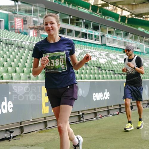 13.09.2026 - 21. swb-Marathon Bremen Michael Burmester http://msf.ph/oto/10426236 13.09.2026 13:02:06 Laufen im Stadion 150, 242, 282, 318, 440, 531, 687, 722, 930, 936, 946, 1006, 1067, 1163, 1250, 1436, 1448, 1582, 1896, 2033, 2047, 2062, 2276, 2292, 2345, 2364, 2370, 2378, 2409, 2421, 2485, 2490, 2491, 2560, 2561, 2627, 2638, 2658, 2666, 2668, 2779, 2781, 2967, 2987, 3013, 3044, 3114, 3163, 3164, 3187, 3248, 3258, 3294, 3334, 3372, 3374, 3375, 3385, 3392, 3496, 3524, 3526, 3527, 3576, 3585, 3603, 3642, 3667, 3721, 3806, 3852, 3893, 3938, 3983, 4000, 4133, 4506, 4558 meine-sportfotos.de