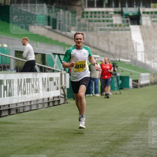 13.09.2026 - 21. swb-Marathon Bremen Michael Burmester http://msf.ph/oto/10426287 13.09.2026 10:16:20 Laufen im Stadion 10597, 12272, 13501, 13510, 13515, 13517, 13525, 13542, 13547, 13567, 13579, 13623, 13627, 13635 meine-sportfotos.de