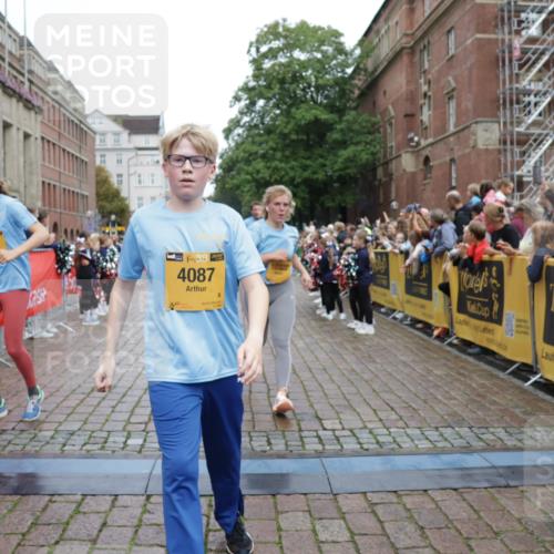 13.09.2026 - Kiel Lauf Yannick Fuchs http://msf.ph/oto/10426300 13.09.2026 09:46:52 Ziel 1402, 2527, 2718, 2779, 3808, 4087, 6207, 6638, 7190, 7213, 7446, 7921, 8409, 8887, 8994, 9141, 9385, 10301, 10322, 10731, 12725, 167, 181, 288, 3033, 3035, 3361, 4906, 6048, 6355, 6577, 6857, 7439, 7675, 7754, 8887, 8929, 9832, 10117, 10177, 10913, 10946, 11316, 11859, 11861, 12173, 12495, 12552, 12621, 2587, 2759, 4238, 4940, 5217, 5351, 6074, 7461, 7731, 9091, 10009, 10224, 10742, 10744, 11862, 11964, 12622, 442, 3052, 3954, 5855, 8125 meine-sportfotos.de