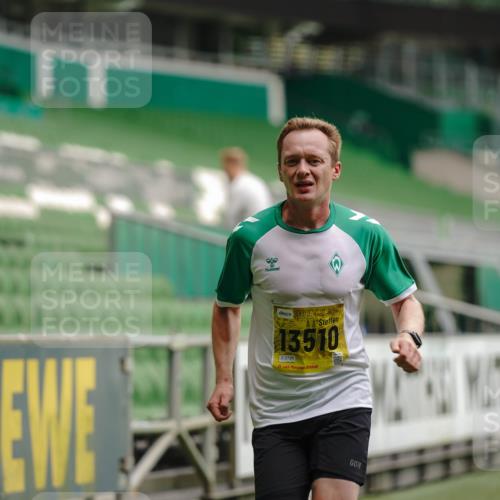 13.09.2026 - 21. swb-Marathon Bremen Michael Burmester http://msf.ph/oto/10426315 13.09.2026 10:16:21 Laufen im Stadion 10597, 12272, 13501, 13510, 13515, 13517, 13525, 13542, 13547, 13567, 13579, 13623, 13627, 13635 meine-sportfotos.de