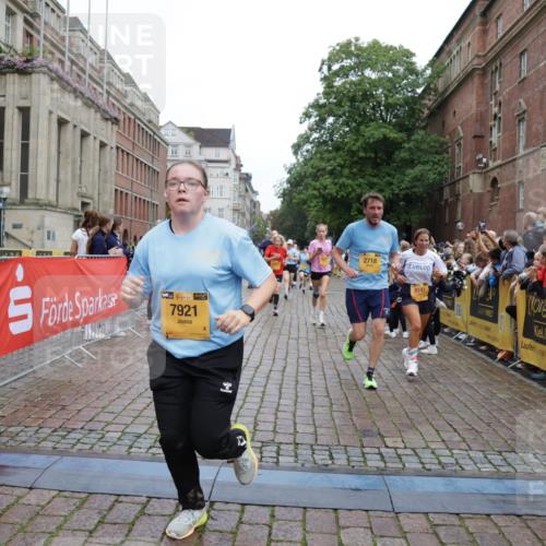 13.09.2026 - Kiel Lauf Yannick Fuchs http://msf.ph/oto/10426321 13.09.2026 09:46:54 Ziel 1402, 2527, 2718, 2759, 2779, 3808, 4087, 4238, 4940, 6074, 6207, 6638, 7190, 7213, 7446, 7731, 7921, 8409, 9141, 9385, 10301, 10322, 10731, 12622, 12725, 167, 181, 288, 2527, 3033, 3035, 3361, 4906, 6048, 6355, 6577, 6857, 7439, 7675, 7754, 8887, 8929, 8994, 9832, 10177, 10913, 10946, 11316, 11859, 11861, 12173, 12495, 12552, 12621, 1235, 2587, 5167, 5217, 5351, 7461, 8524, 9091, 10009, 10076, 10224, 10742, 10744, 11862, 11964, 12635, 181, 442, 3052, 3954, 5855, 8125 meine-sportfotos.de