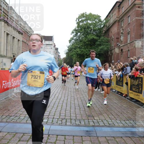13.09.2026 - Kiel Lauf Yannick Fuchs http://msf.ph/oto/10426324 13.09.2026 09:46:54 Ziel 1402, 2527, 2718, 2759, 2779, 3808, 4087, 4238, 4940, 6074, 6207, 6638, 7190, 7213, 7446, 7731, 7921, 8409, 9141, 9385, 10301, 10322, 10731, 12622, 12725, 167, 181, 288, 2527, 3033, 3035, 3361, 4906, 6048, 6355, 6577, 6857, 7439, 7675, 7754, 8887, 8929, 8994, 9832, 10177, 10913, 10946, 11316, 11859, 11861, 12173, 12495, 12552, 12621, 1235, 2587, 5167, 5217, 5351, 7461, 8524, 9091, 10009, 10076, 10224, 10742, 10744, 11862, 11964, 12635, 181, 442, 3052, 3954, 5855, 8125 meine-sportfotos.de