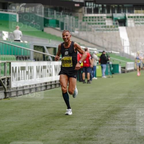 13.09.2026 - 21. swb-Marathon Bremen Michael Burmester http://msf.ph/oto/10426354 13.09.2026 10:16:32 Laufen im Stadion 10597, 12272, 13501, 13510, 13515, 13517, 13525, 13542, 13547, 13567, 13576, 13579, 13623, 13627, 13635 meine-sportfotos.de