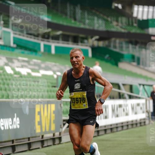 13.09.2026 - 21. swb-Marathon Bremen Michael Burmester http://msf.ph/oto/10426369 13.09.2026 10:16:34 Laufen im Stadion 10597, 12272, 13501, 13510, 13515, 13517, 13525, 13542, 13547, 13567, 13576, 13579, 13623, 13627, 13635 meine-sportfotos.de