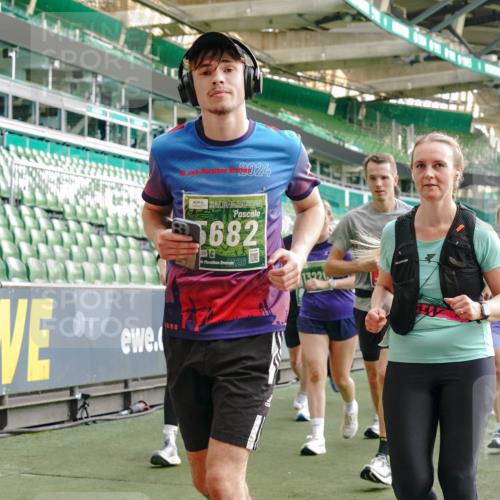 13.09.2026 - 21. swb-Marathon Bremen Michael Burmester http://msf.ph/oto/10426377 13.09.2026 13:25:08 Laufen im Stadion 137, 182, 213, 294, 324, 505, 530, 543, 548, 645, 721, 723, 739, 743, 752, 815, 818, 966, 1273, 1410, 1443, 1459, 1463, 1471, 1487, 1491, 1504, 1515, 1561, 1597, 1598, 1744, 1828, 1830, 1944, 1953, 2058, 2059, 2095, 2211, 2252, 2267, 2271, 2286, 2298, 2308, 2312, 2323, 2354, 2445, 2465, 2483, 2497, 2503, 2506, 2554, 2571, 2591, 2644, 2752, 2762, 2768, 2776, 2833, 2878, 2896, 2981, 3005, 3062, 3097, 3142, 3172, 3211, 3259, 3288, 3289, 3298, 3306, 3312, 3329, 3364, 3381, 3390 meine-sportfotos.de