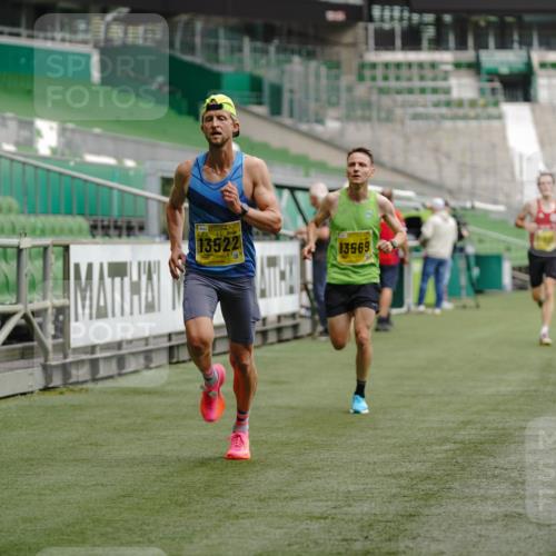 13.09.2026 - 21. swb-Marathon Bremen Michael Burmester http://msf.ph/oto/10426406 13.09.2026 10:16:42 Laufen im Stadion 10597, 12272, 13501, 13510, 13515, 13517, 13522, 13525, 13542, 13547, 13567, 13569, 13576, 13579, 13623, 13627, 13635 meine-sportfotos.de