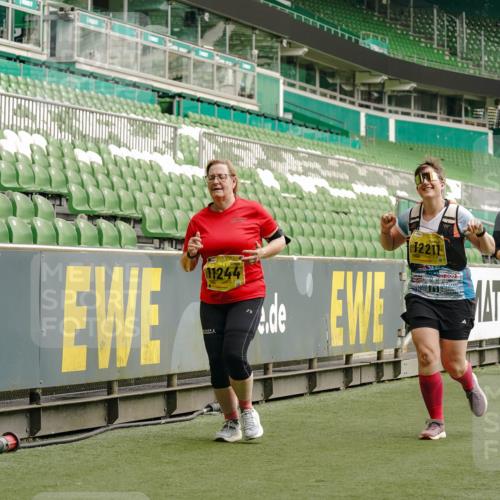 13.09.2026 - 21. swb-Marathon Bremen Michael Burmester http://msf.ph/oto/10426469 13.09.2026 10:49:45 Laufen im Stadion 10407, 10413, 10627, 10667, 10710, 10754, 11031, 11254, 11266, 11541, 11712, 11780, 11851, 11942, 11980, 12440, 12542, 10137, 10161, 10194, 10202, 10242, 10344, 10349, 10430, 10472, 10524, 10535, 10568, 10600, 10651, 10895, 10933, 10970, 11050, 11181, 11200, 11244, 11296, 11309, 11367, 11457, 11529, 11530, 11546, 11573, 11574, 11579, 11639, 11675, 11709, 11760, 11821, 12089, 12153, 12177, 12178 meine-sportfotos.de