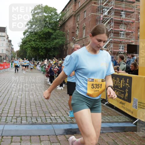 13.09.2026 - Kiel Lauf Yannick Fuchs http://msf.ph/oto/10426492 13.09.2026 09:47:04 Ziel 1402, 2759, 2779, 4238, 4940, 5217, 5351, 6074, 6207, 7461, 7731, 9385, 10009, 10224, 10301, 10731, 10742, 10744, 11862, 12622, 288, 2527, 2718, 3033, 3035, 3808, 4087, 4906, 6048, 6207, 6355, 6577, 6638, 7190, 7213, 7439, 7446, 7675, 7754, 7921, 8409, 8887, 8929, 8994, 9141, 9832, 10177, 10322, 10946, 12173, 12552, 12725, 544, 1235, 1324, 2587, 2870, 5167, 6575, 8231, 8524, 9091, 10076, 10555, 11964, 12635, 167, 181, 3361, 6355, 6577, 7439, 9832, 11859 meine-sportfotos.de