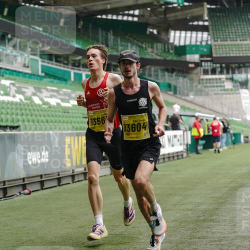 13.09.2026 - 21. swb-Marathon Bremen Michael Burmester http://msf.ph/oto/10426495 13.09.2026 10:16:48 Laufen im Stadion 10597, 12272, 13501, 13510, 13515, 13517, 13522, 13542, 13547, 13561, 13567, 13569, 13576, 13579, 13604, 13623, 13627, 13635 meine-sportfotos.de