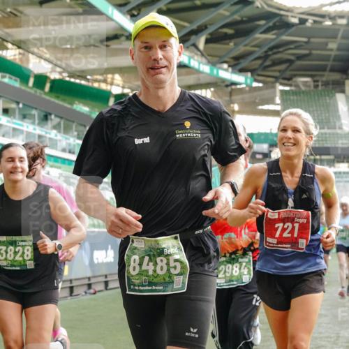 13.09.2026 - 21. swb-Marathon Bremen Michael Burmester http://msf.ph/oto/10426535 13.09.2026 13:25:13 Laufen im Stadion 137, 182, 213, 294, 324, 505, 530, 543, 548, 645, 721, 723, 739, 743, 752, 815, 818, 966, 1273, 1283, 1410, 1443, 1459, 1463, 1471, 1487, 1491, 1504, 1515, 1561, 1597, 1744, 1828, 1830, 1944, 1953, 2058, 2059, 2095, 2211, 2252, 2267, 2271, 2298, 2308, 2312, 2323, 2354, 2382, 2384, 2465, 2483, 2497, 2503, 2506, 2554, 2571, 2591, 2644, 2752, 2762, 2776, 2833, 2878, 2896, 2981, 3005, 3062, 3097, 3142, 3172, 3211, 3259, 3288, 3289, 3298, 3306, 3312, 3329, 3381, 3390 meine-sportfotos.de