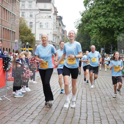 13.09.2026 - Kiel Lauf Yannick Fuchs http://msf.ph/oto/10426547 13.09.2026 09:47:08 Ziel 1235, 2587, 2759, 4238, 4940, 5217, 5351, 6074, 7461, 7731, 9091, 10009, 10076, 10224, 10742, 10744, 11862, 11964, 12622, 288, 1402, 2527, 2718, 2779, 3033, 3035, 3808, 4087, 4238, 4906, 6048, 6074, 6207, 6638, 7190, 7213, 7446, 7675, 7731, 7754, 7921, 8409, 8887, 8929, 8994, 9141, 9385, 10177, 10301, 10322, 10731, 12552, 12622, 12725, 544, 1324, 2870, 3192, 3629, 5167, 6575, 8231, 8524, 9634, 10555, 12635, 288, 3361, 6355, 6577, 7439, 9832, 10177, 11859 meine-sportfotos.de