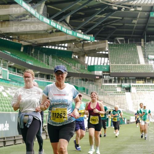 13.09.2026 - 21. swb-Marathon Bremen Michael Burmester http://msf.ph/oto/10426558 13.09.2026 10:49:49 Laufen im Stadion 10407, 10413, 10627, 10667, 10710, 10754, 11031, 11254, 11266, 11541, 11712, 11780, 11851, 11942, 11980, 12440, 12542, 10137, 10161, 10194, 10202, 10242, 10349, 10430, 10472, 10524, 10535, 10600, 10651, 10895, 10933, 10970, 11050, 11181, 11200, 11244, 11296, 11309, 11367, 11457, 11529, 11530, 11546, 11573, 11574, 11579, 11639, 11675, 11709, 11760, 11821, 12089, 12153, 12177, 12178 meine-sportfotos.de
