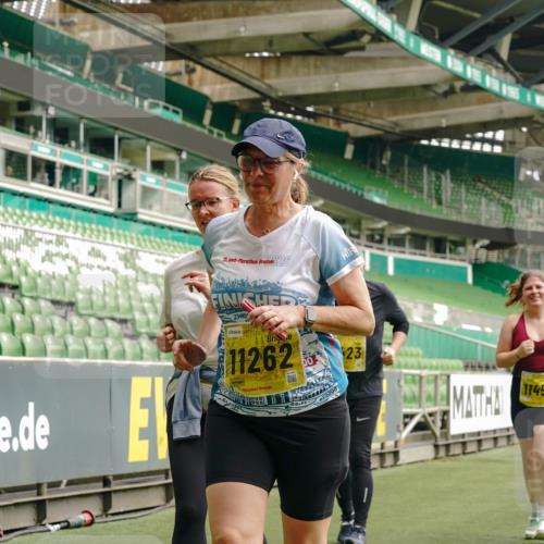 13.09.2026 - 21. swb-Marathon Bremen Michael Burmester http://msf.ph/oto/10426577 13.09.2026 10:49:50 Laufen im Stadion 10407, 10413, 10627, 10667, 10710, 10754, 11031, 11254, 11266, 11541, 11712, 11780, 11851, 11942, 11980, 12440, 12542, 10137, 10161, 10202, 10242, 10349, 10430, 10472, 10524, 10535, 10600, 10651, 10895, 10933, 10970, 11050, 11181, 11200, 11244, 11296, 11309, 11367, 11457, 11529, 11530, 11546, 11573, 11574, 11579, 11639, 11675, 11709, 11760, 11821, 12089, 12153, 12177, 12178 meine-sportfotos.de