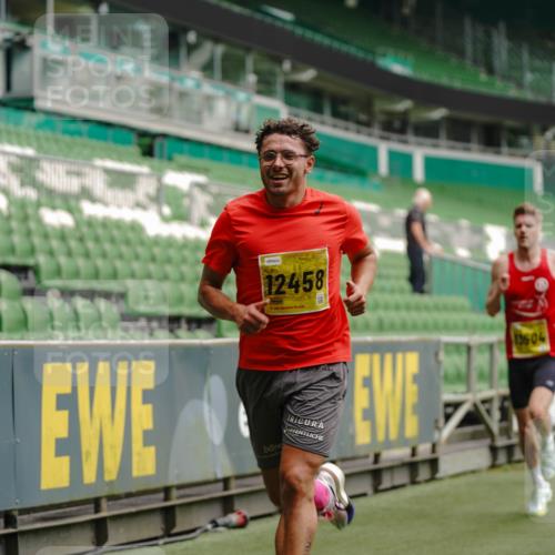 13.09.2026 - 21. swb-Marathon Bremen Michael Burmester http://msf.ph/oto/10426603 13.09.2026 10:17:05 Laufen im Stadion 10597, 12272, 12458, 13501, 13504, 13510, 13515, 13517, 13522, 13542, 13547, 13561, 13567, 13569, 13576, 13579, 13603, 13604, 13623, 13635 meine-sportfotos.de